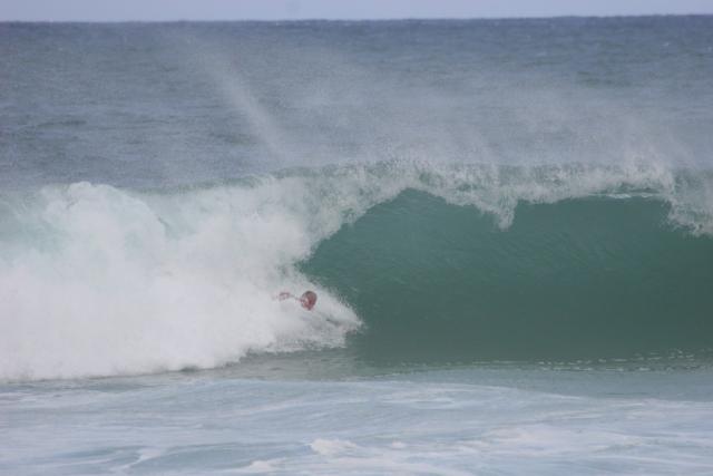 2007 Hawaii Vacation  0786 North Shore Surfing